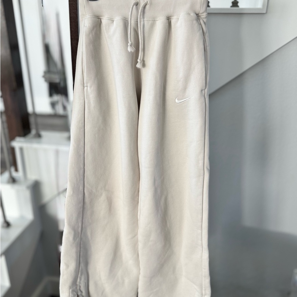 Nike women Cream Sweatpants